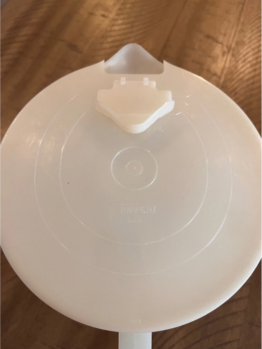 VTG Tupperware 8 Cup Mix-N-Store Batter Bowl with Lid White #1281 Red Markings